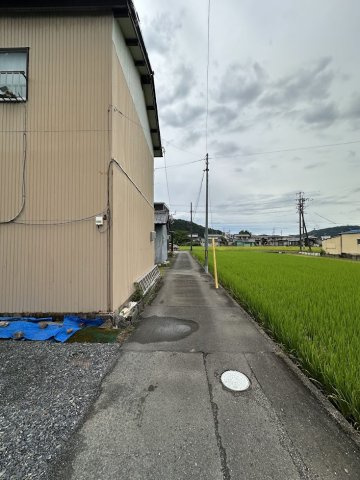 中古住宅　高富の前面道路含む現地写真