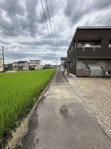 中古住宅　高富の前面道路含む現地写真