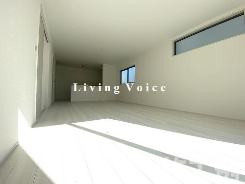 【居間・リビング】 | 【仲介手数料０円】綾瀬市落合南9丁目第2　新築一戸建て | 綾瀬市落合南9丁目第2　新築一戸建て