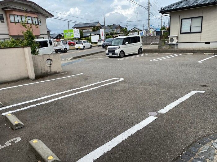 ＮＡＧＯＭＩの駐車場