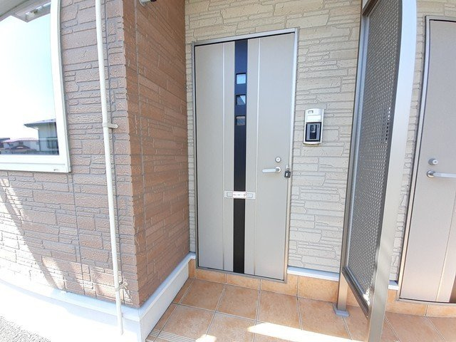 サンシャトーＤの玄関
