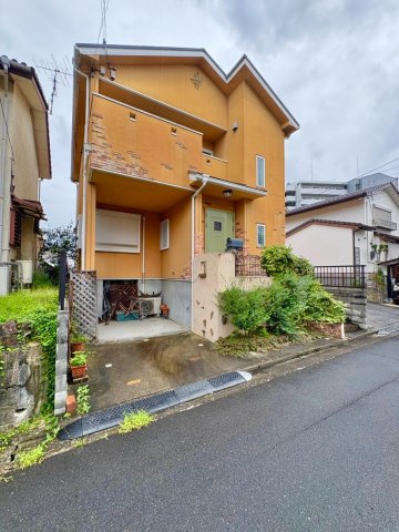 草津市東矢倉2丁目　中古戸建ての前面道路含む現地写真