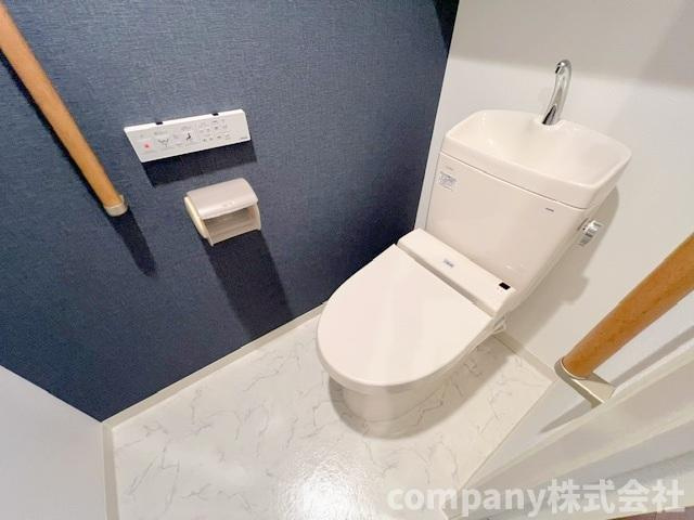 ◎茅ヶ崎市中島　ビッグヴァングランヴァーグ茅ヶ崎のトイレ|アクセントクロスのおしゃれなトイレ◇