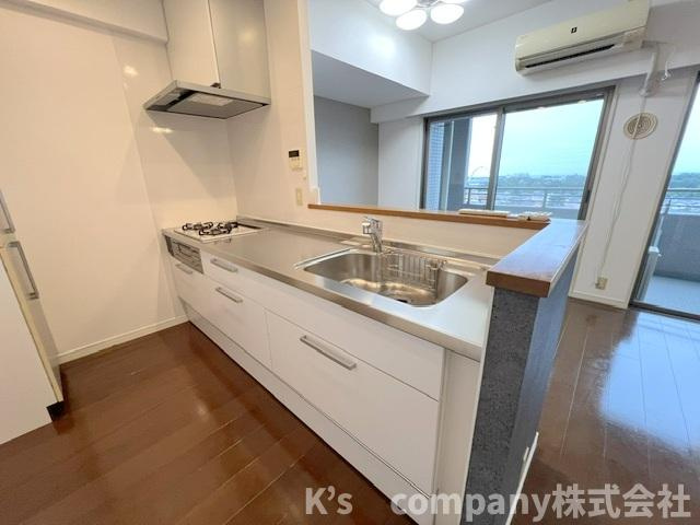 ◎茅ヶ崎市中島　ビッグヴァングランヴァーグ茅ヶ崎のキッチン|リビングにいるご家族を感じながらお料理ができるカウンターキッチン☆