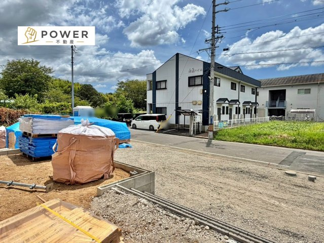 クレイドルガーデン　岡崎市東蔵前第1の前面道路含む現地写真|前面道路はゆったり広めに確保されているので、ベビーカーでのお散歩も車の出し入れも気持ちよく行えます。									
									