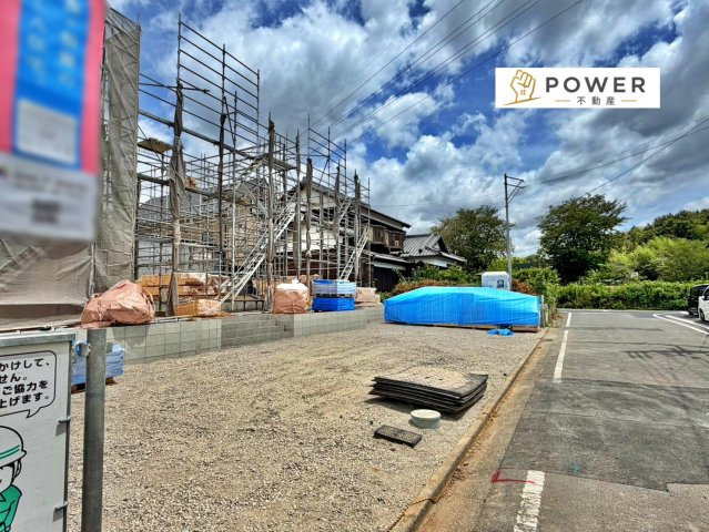 クレイドルガーデン　岡崎市東蔵前第1の前面道路含む現地写真|十分な幅が確保されており、車の出し入れもスムーズ。お子様の送り迎えなど、日常の動作も快適に行えます。									
									