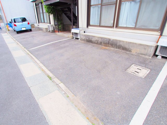 パレーシャル安原の駐車場