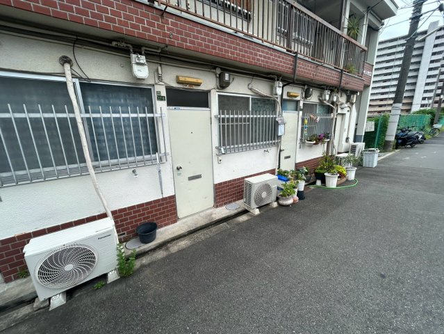 バートンハウス下新庄のエントランス