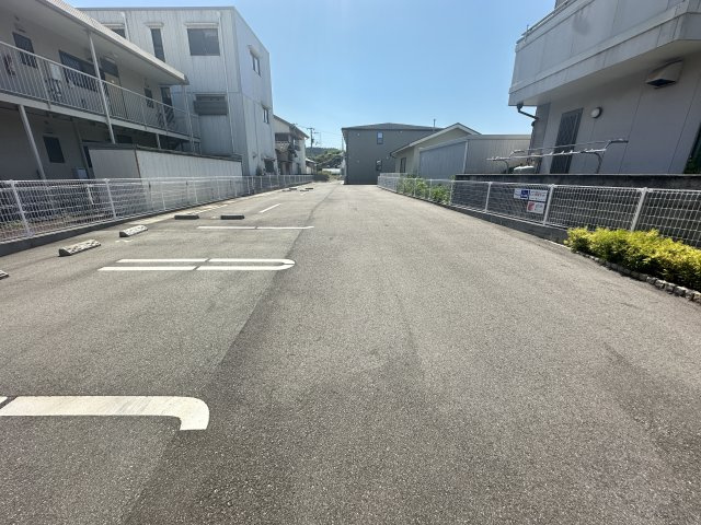 ロンシャンの駐車場