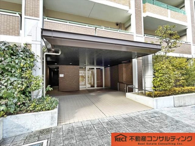 住吉山手コモンズD棟の玄関