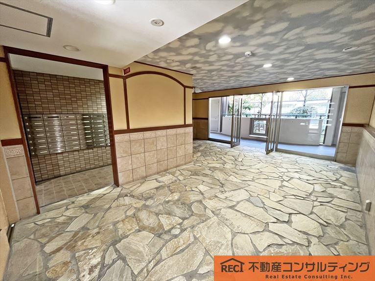 住吉山手コモンズD棟のエントランス