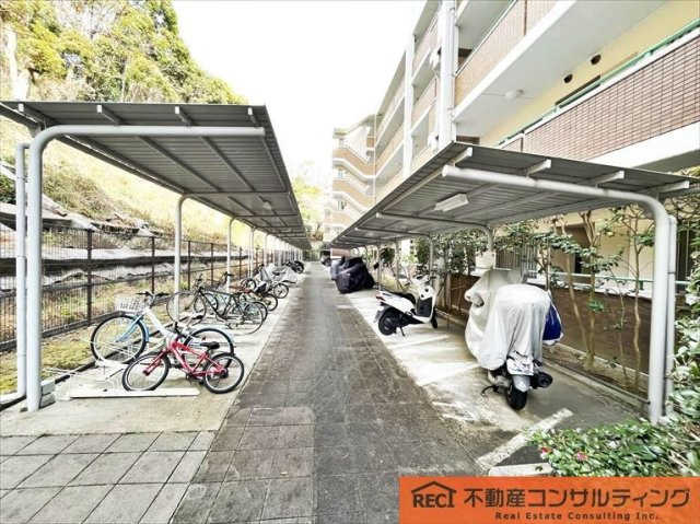 住吉山手コモンズD棟の駐輪場