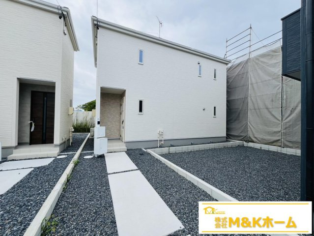 知多市新舞子字神田　全2棟　2号棟の居間・リビング|LDK15.6帖　リビングイン階段☆