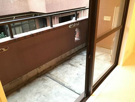 ロイヤルハイツ新宿御苑のバルコニー