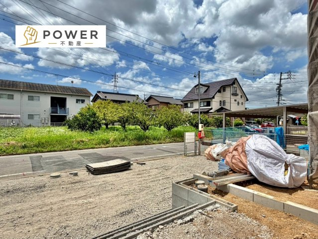 クレイドルガーデン　岡崎市東蔵前第1の前面道路含む現地写真|前面道路はゆったり広めに確保されているので、ベビーカーでのお散歩も車の出し入れも気持ちよく行えます。									
									
