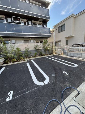 D-ROOM佐太中町の駐車場