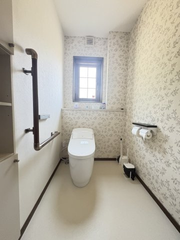 売中古戸建　伊豆の国市墹之上のトイレ|1Fリフォーム済みのトイレは、清潔感のある美しいデザインに仕上がっています。
