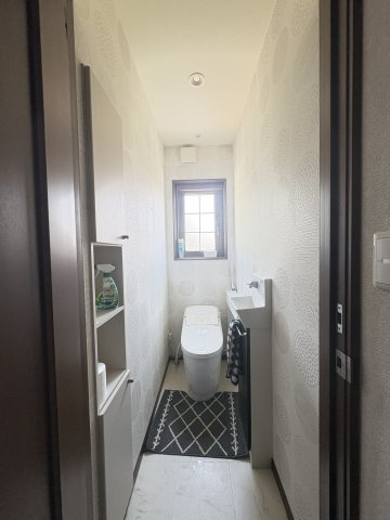 売中古戸建　伊豆の国市墹之上のトイレ|2Fリフォーム済みのトイレです。