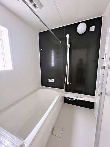 新築戸建・新築建売　西郷村小田倉第36　熊倉小・西郷第一中の浴室|浴室乾燥機付き＆小窓付きなのでカビの発生を抑制！浴室を清潔に保つことができます！
