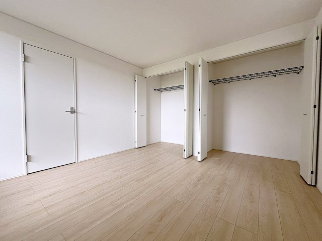 新築戸建・新築建売　西郷村小田倉第36　熊倉小・西郷第一中の洋室|収納が2か所に分かれておりご夫婦の主寝室としてもおすすめです！