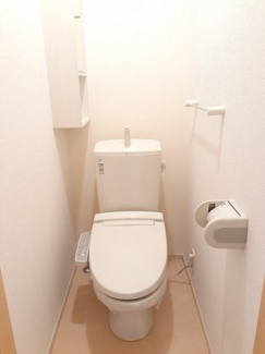 【トイレ】 | プティ　ヴィラージュ　千田 | 落ち着いた色調のトイレです