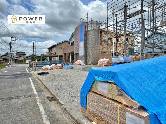 クレイドルガーデン　岡崎市東蔵前第1の前面道路含む現地写真|十分な幅が確保されており、車の出し入れもスムーズ。お子様の送り迎えなど、日常の動作も快適に行えます。									
									
