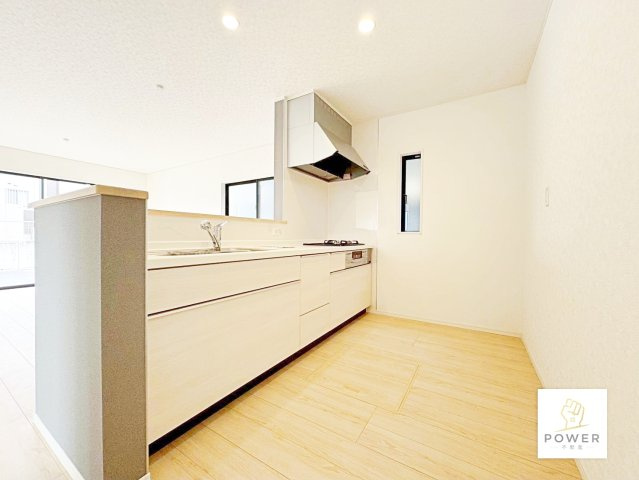 クレイドルガーデン　岡崎市東蔵前第1のキッチン|施工例　収納力に優れたキッチンで、家族の食事づくりも効率よく進められます。毎日の家事がぐっと楽になります。												
												