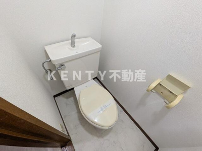 【トイレ】 | コーポクリーントップ | 落ち着いた色調のトイレです