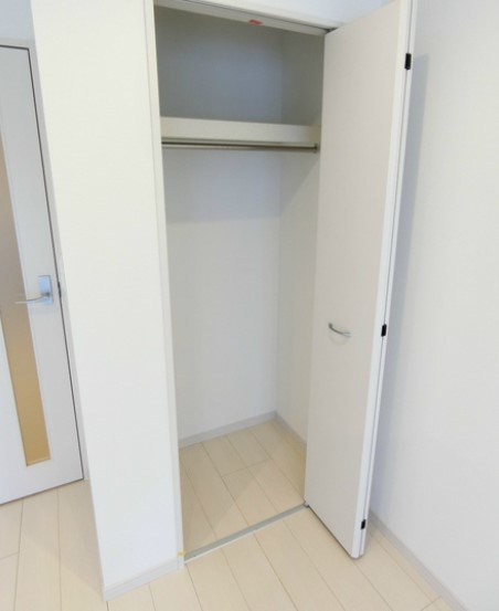 狛江市岩戸北４丁目のアパートの収納