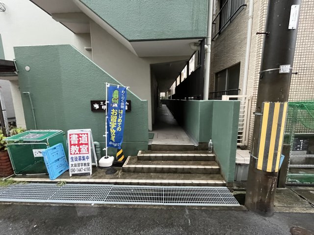 エイデルハイム甲子園のエントランス