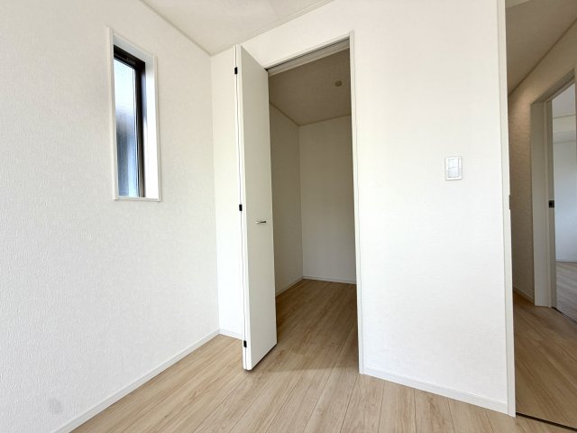 越谷市弥十郎第１４　新築戸建の収納|整理整頓がしやすいシステム収納。衣類から小物まで一箇所にスッキリ収まります。