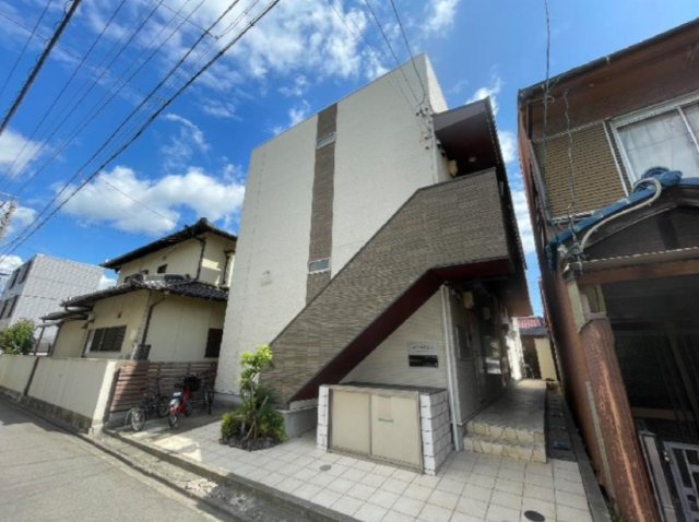 ロワール名古屋の外観