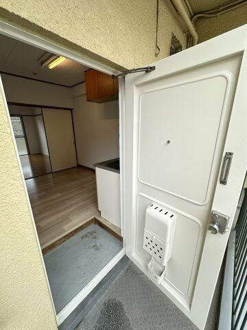 小川ビルの玄関