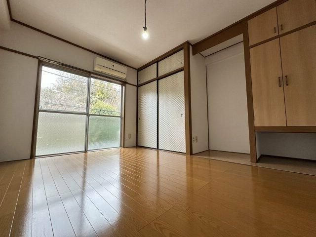 小川ビルの居間・リビング