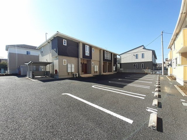 フォレストヒルズＢの駐車場