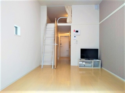 【居間・リビング】 | クレイノドゥマンＡ館 | 左側窓は端部屋のみです。ロフト有