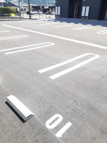 ブリーズ　ガーデン　Ⅱの駐車場