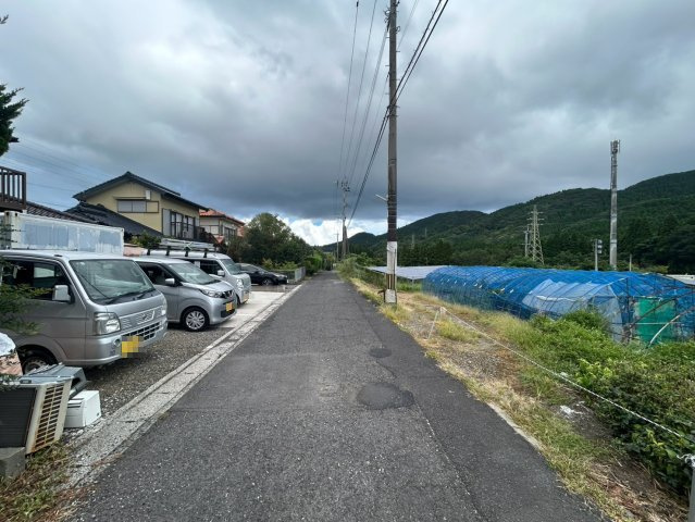 牟礼岡2丁目　土地1,635万　専任室田の前面道路含む現地写真