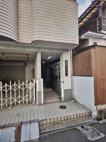 フラワーハイツのエントランス|清潔なエントランスです