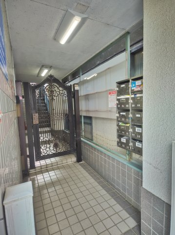 フラワーハイツのロビー|ゆとりのあるロビーです