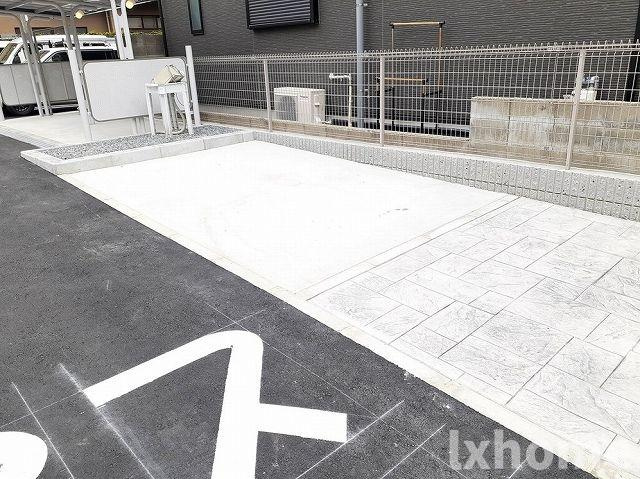 ヴィアソーレ摂津の駐車場