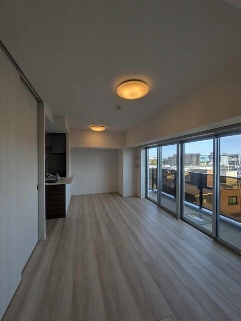 クレストコート北千住レジデンスの洋室