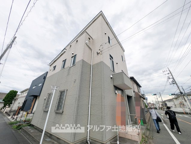昭島市中神町の中古一戸建の外観|【Station Access】
◆外観◆JR青梅線「中神」駅徒歩5分。毎日の通勤・通学や電車でのお出かけにも便利な立地に建つ3階建住宅です。
