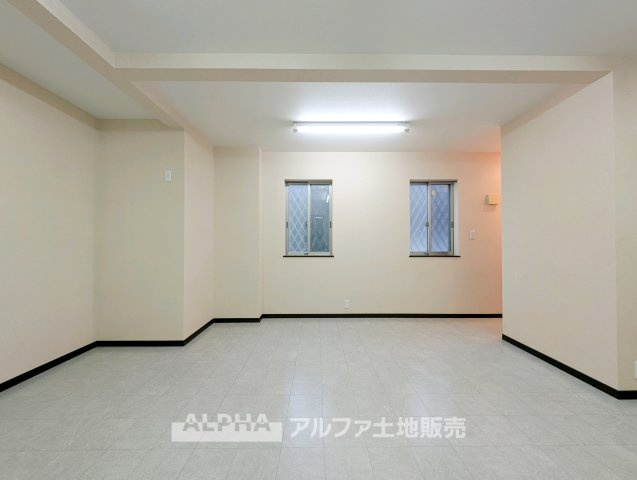 昭島市中神町の中古一戸建の居間・リビング|【Daily Living】
◆リビング◆食事や団らんなど、家族が自然と集まる2階のLDです。