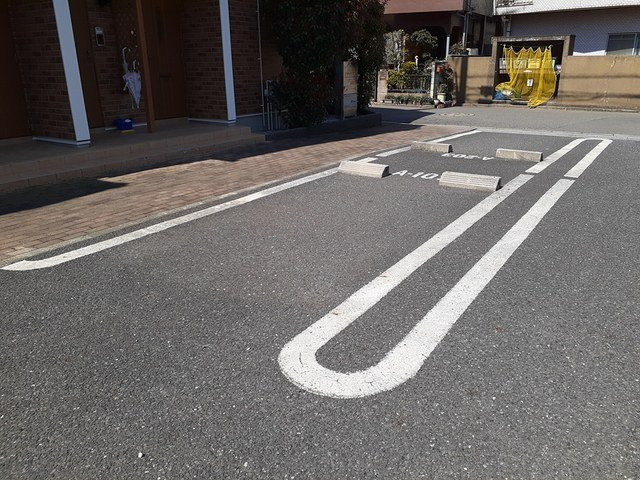 エレガンシア　Ｂの駐車場