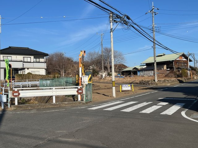 高崎市金古町　売地　約71坪【線引前宅地・弊社売主】の前面道路含む現地写真|日当たり良好です。
