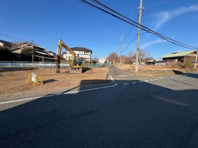 高崎市金古町　売地　約71坪【線引前宅地・弊社売主】の前面道路含む現地写真|東側前面道路含む現地写真です