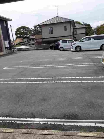グリーンフィールズの駐車場