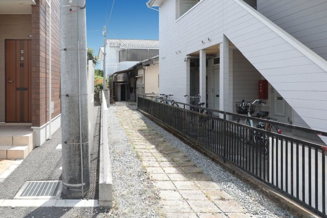 高崎市東町　中古住宅 【弊社売主】の前面道路含む現地写真|前面道路含む現地写真です