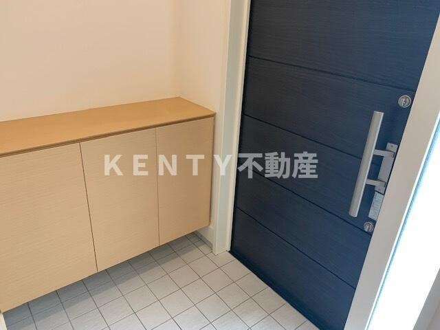 【玄関】 | ラ　カーサ　セレッソ | 収納もある玄関です